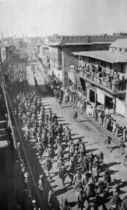 Prisioneros de guerra turcos, Bagdad, 1916-17 de English Photographer